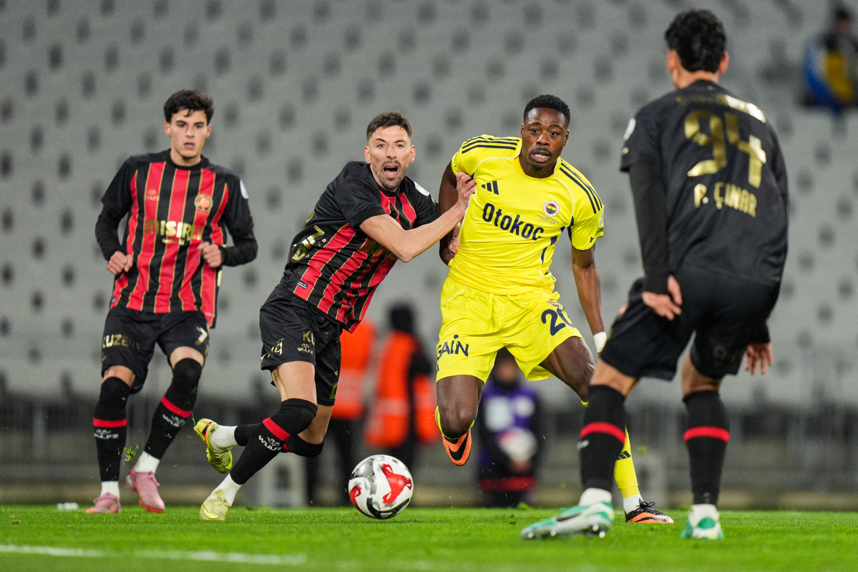 Imagine Stire Surpriză uriașă în Turcia: Fenerbahce a pierdut primul meci al sezonului! Ultima clasată a dat lovitura | 2review.ro