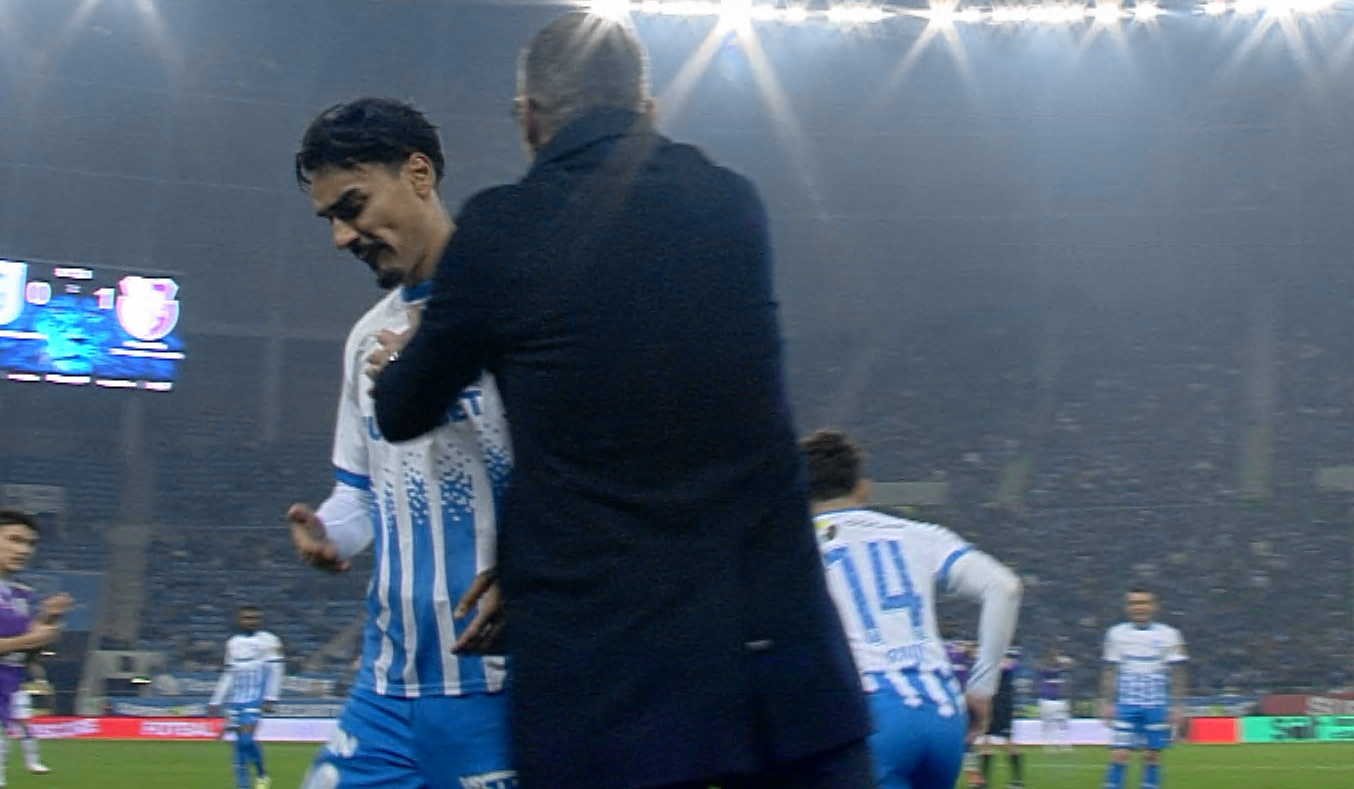 Imagine Stire Neașteptat: ce au făcut suporterii Craiovei, când Ștefan Baiaram a ieșit de pe teren cu FC Argeș | 2review.ro
