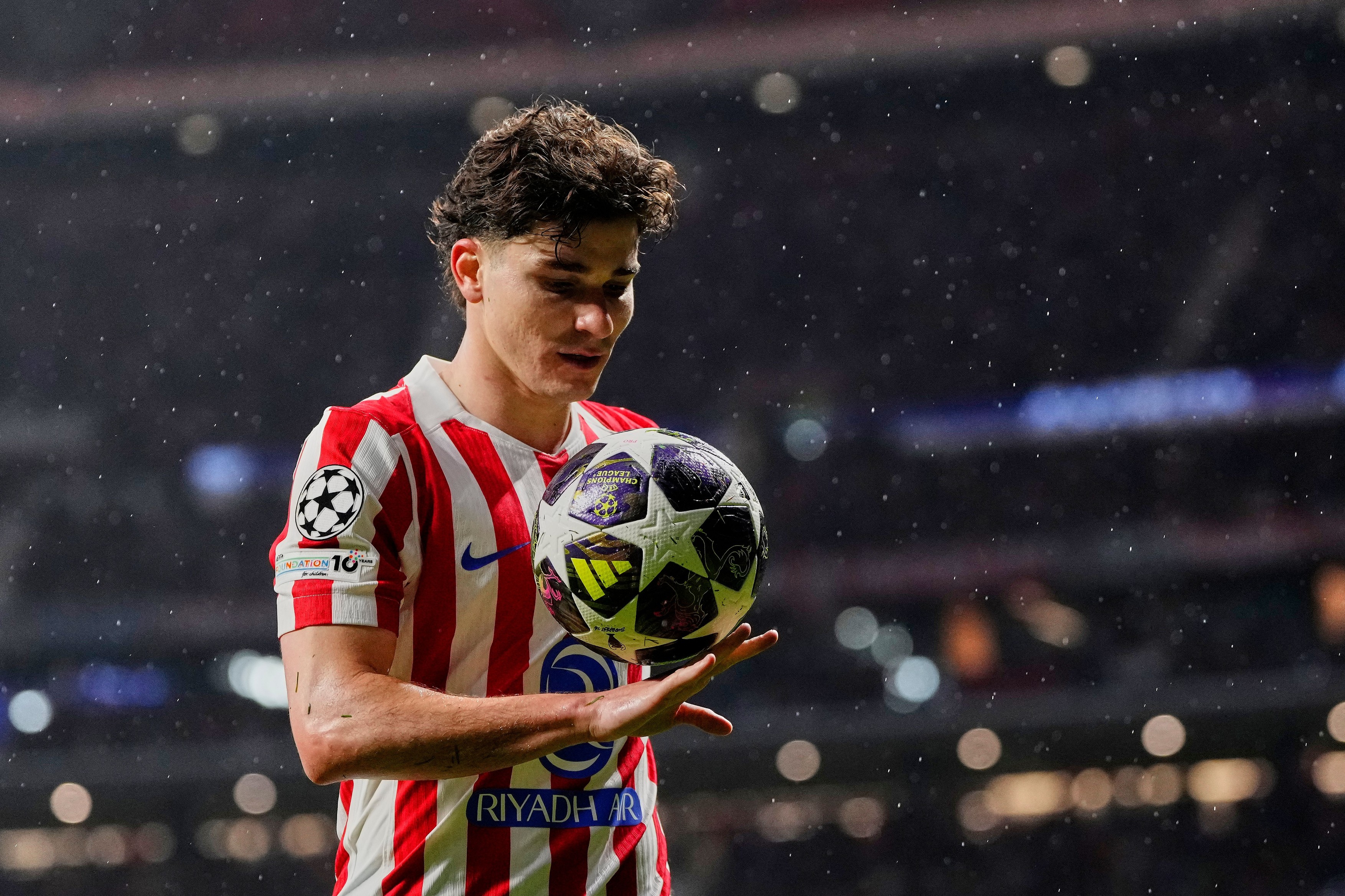 Imagine Stire Barcelona are concurență! Un alt colos îl vrea pe Julian Alvarez și Atletico Madrid a luat decizia | 2review.ro