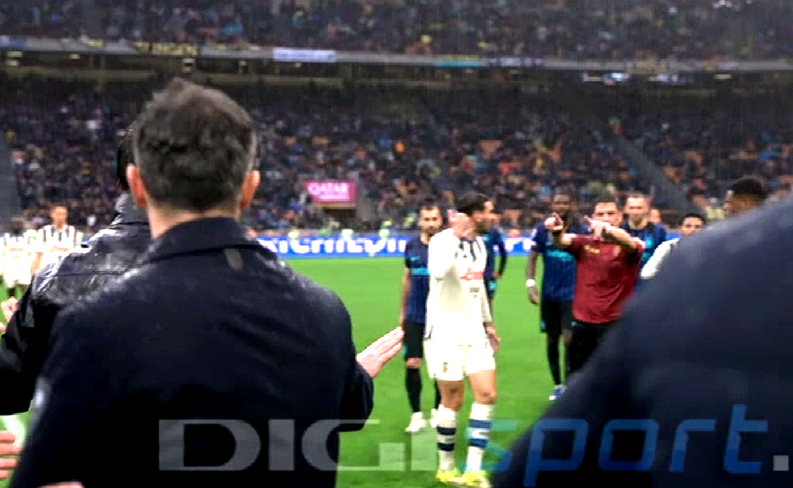 Imagine Stire Scandal uriaș la Inter - Atalanta: Chivu a intrat în teren și a luat roșu! Antrenorul român, dezlănțuit | 2review.ro