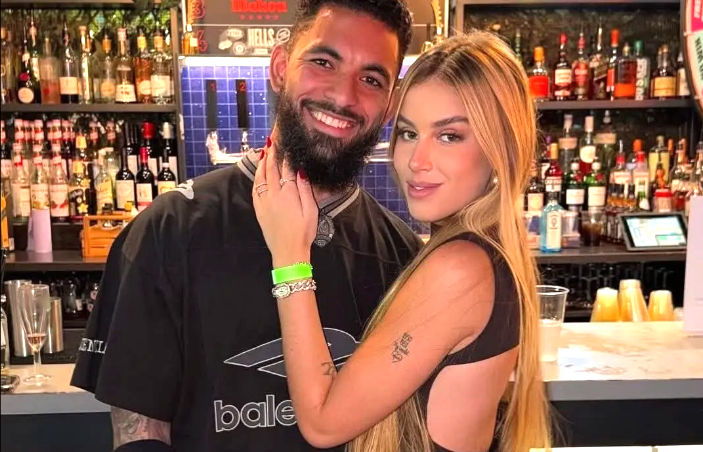 Imagine Stire S-a despărțit de Barbie și s-a afișat cu noua iubită: fiica de 19 ani a unui fotbalist celebru! | 2review.ro