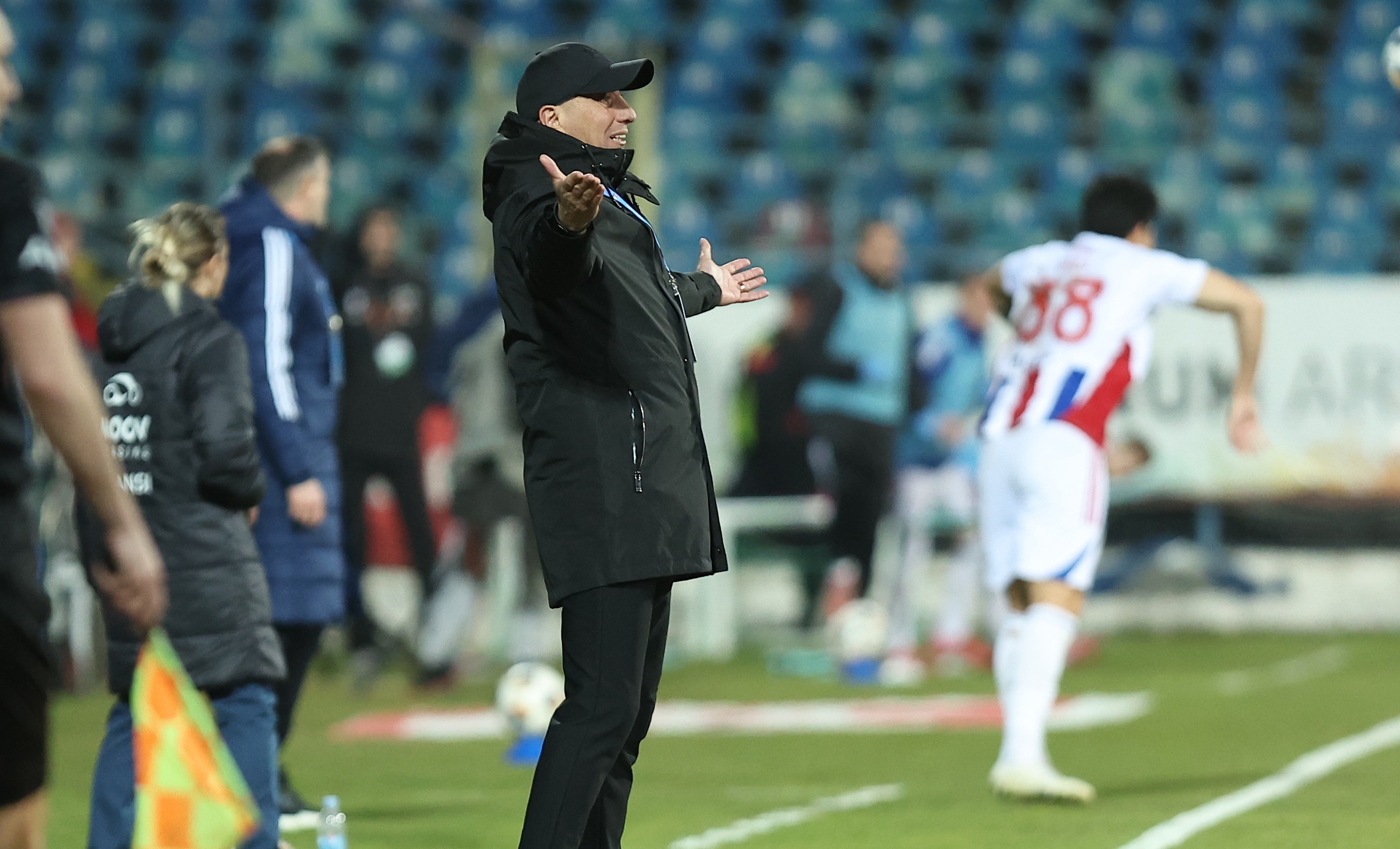 Imagine Stire Robert Ilyeș, eliminat în prelungirile meciului Oțelul - Csikszereda 2-3: ”Mi-e rușine” | 2review.ro