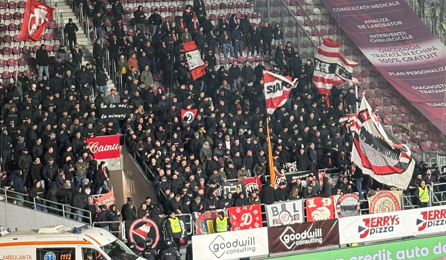 Imagine Stire Scandal la Rapid - Dinamo: mai mulți suporteri nu au putut intra în Giulești! 3 ore de așteptare | 2review.ro