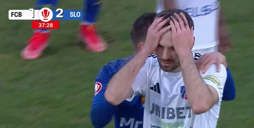 Imagine Stire Lovitură după lovitură! Atacantul lui Botoșani și-a dat autogol, iar după 3 minute a fost eliminat | 2review.ro