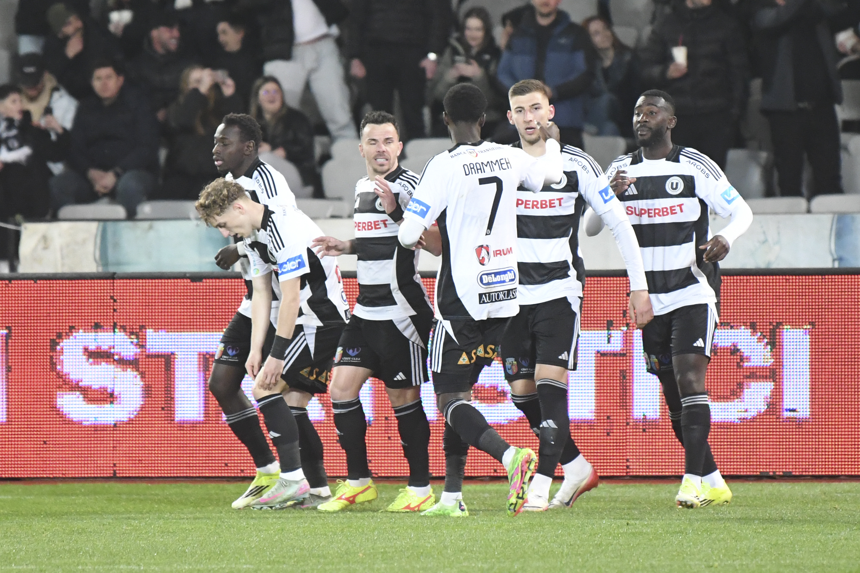 Imagine Stire U Cluj - CFR Cluj 2-1 | Final nebun! Șepcile Roșii au dat lovitura în minutul 90 și sunt la un punct de lider! | 2review.ro
