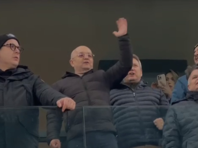 Emil Boc cântă la finalul derby-ului Clujului