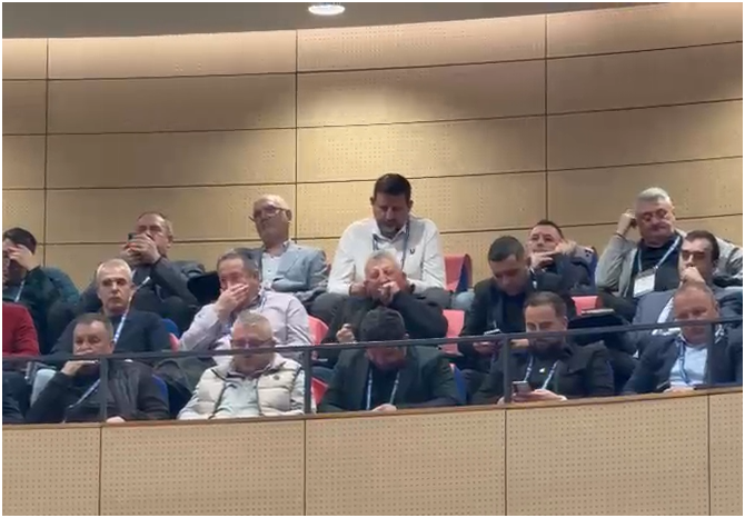 Cum au fost surprinși invitații de la Adunarea Generală în timpul discursului lui Răzvan Burleanu