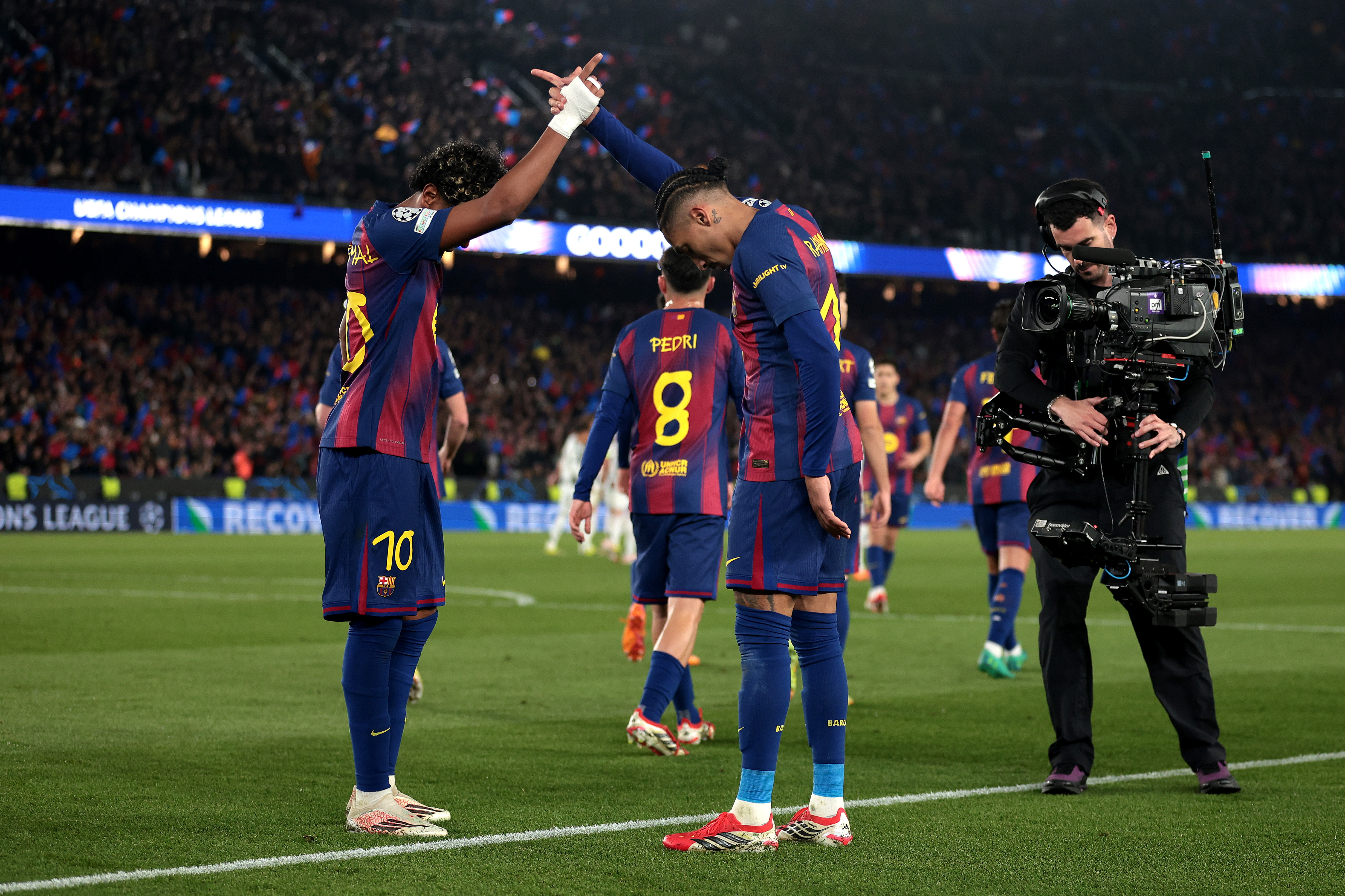 Imagine Stire Barcelona - Newcastle 7-2. Catalanii au făcut show în retur și s-au calificat în sferturile Champions League | 2review.ro