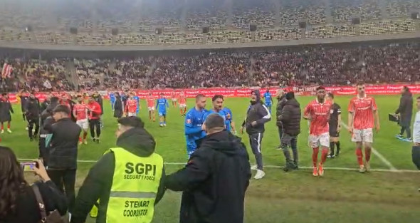 Poza pentru articolul S-au încins spiritele la Dinamo - Craiova! De la ce a plecat totul: arbitrul a arătat și un ROȘU