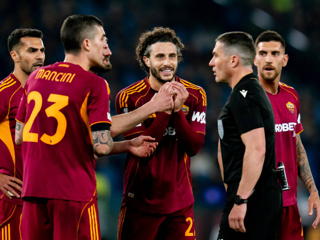 Poza pentru articolul Istvan Kovacs, la nebunia din Europa League: a dat 9 cartonașe și două penalty-uri