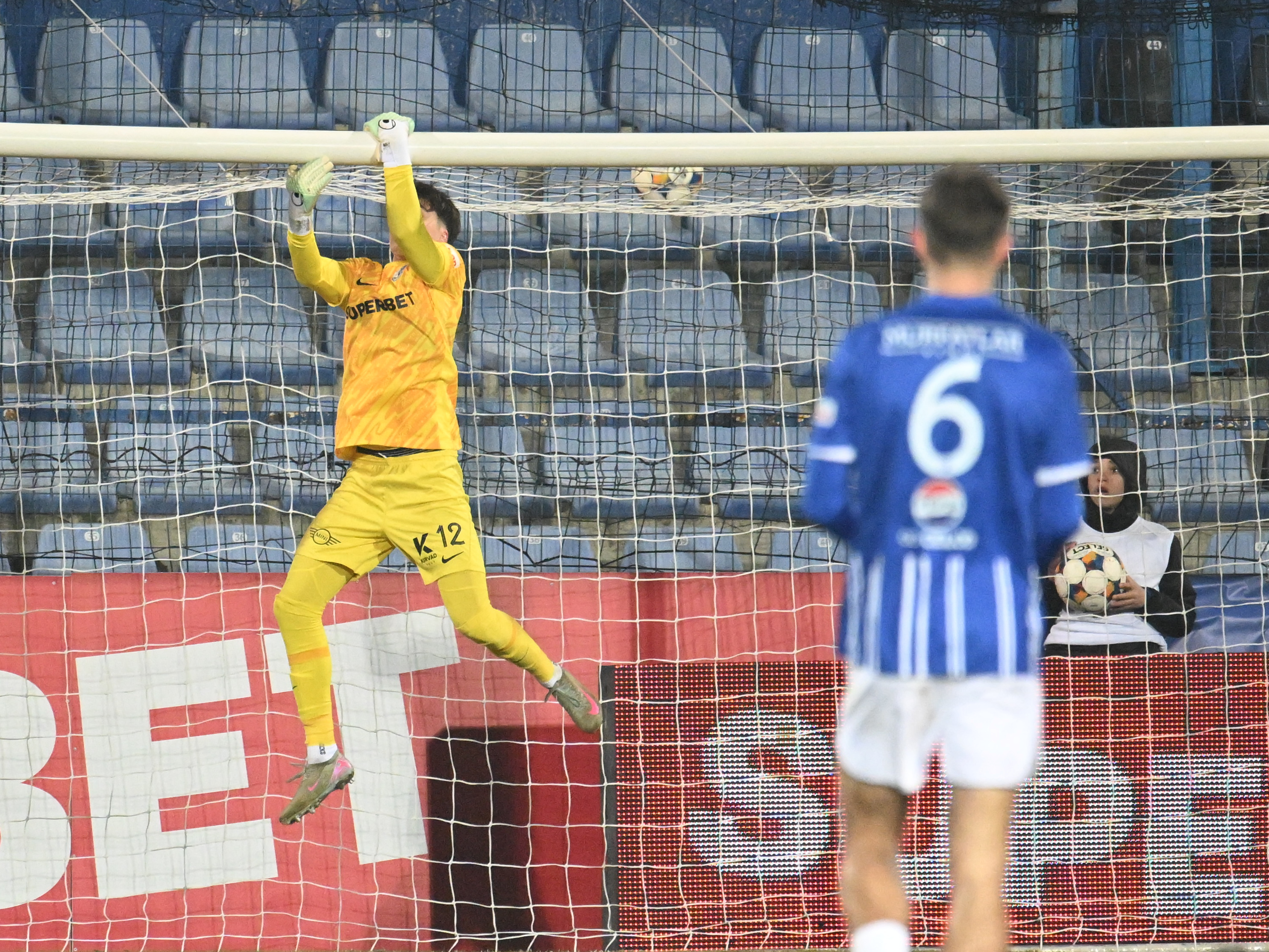 Și-a pus ”cenușă în cap”, după ce a luat gol în prelungiri cu Csikszereda: ”Nu știu dacă sunt în stare”