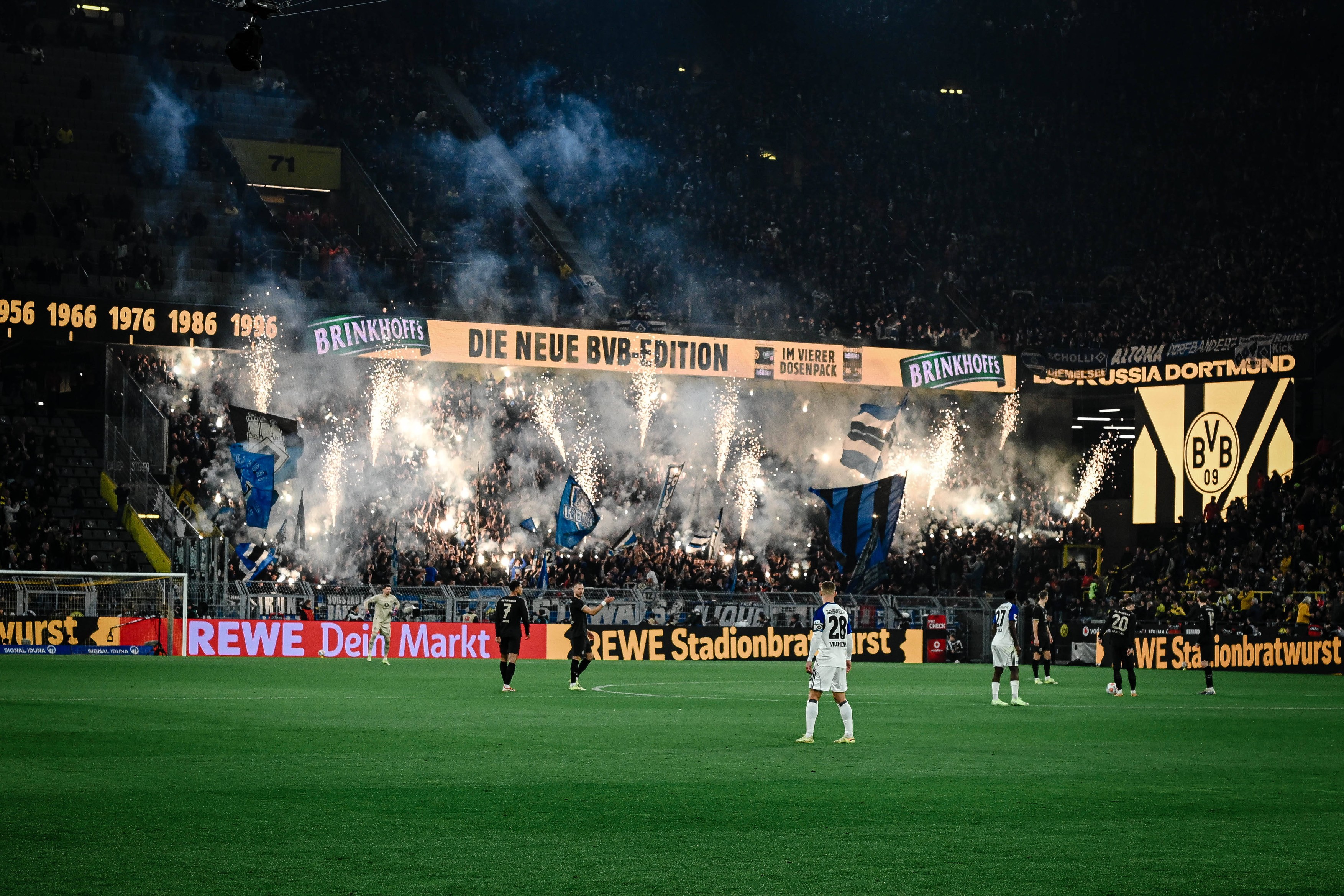 Dortmund - Hamburg 3-2. Gazdele au revenit de la 0-2 / Bayern - Union Berlin 4-0. Bavarezii au făcut din nou show