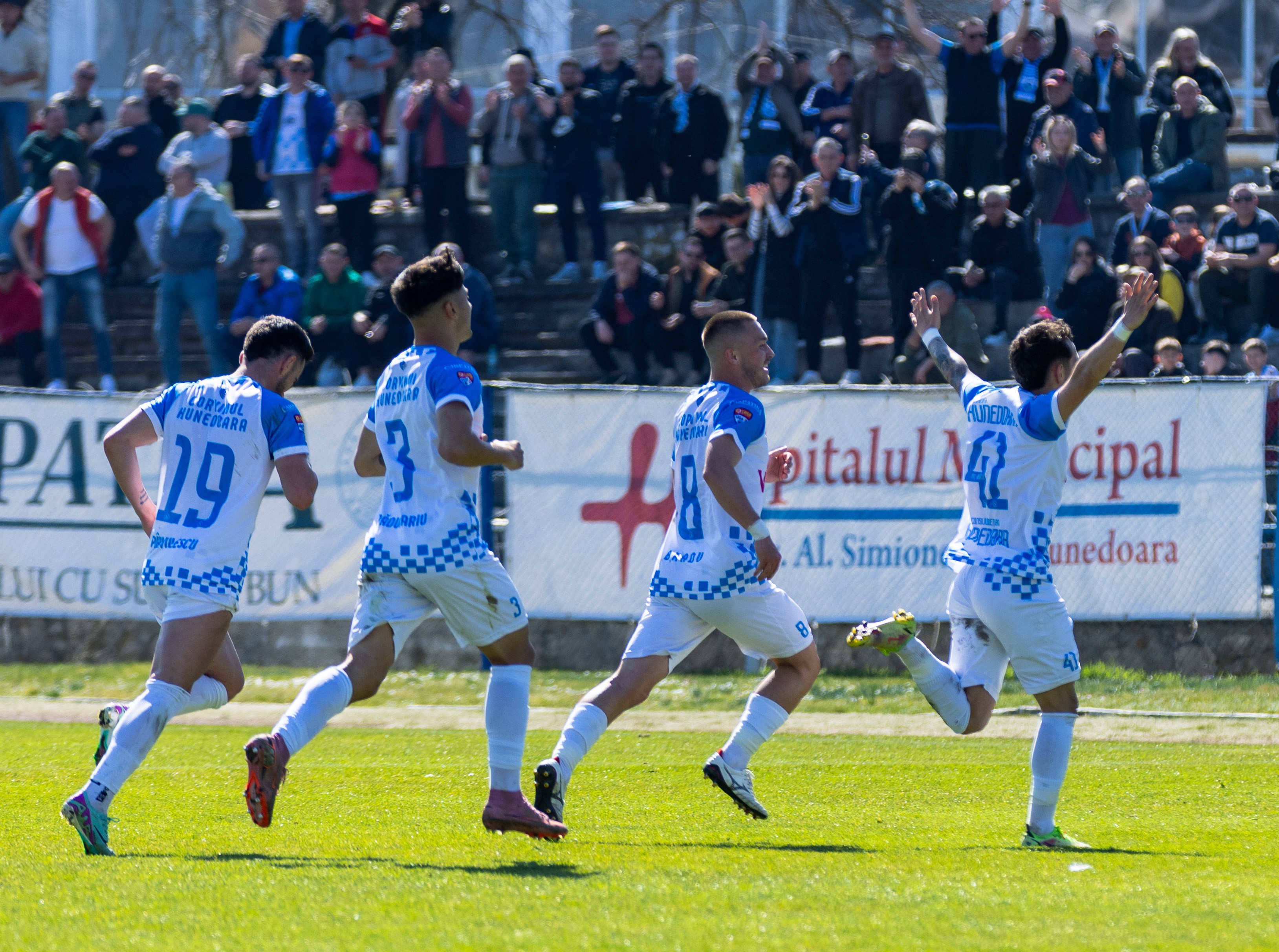 Corvinul - Steaua 1-0. Liderul a început play-off-ul cu o victorie și e tot mai aproape de promovare