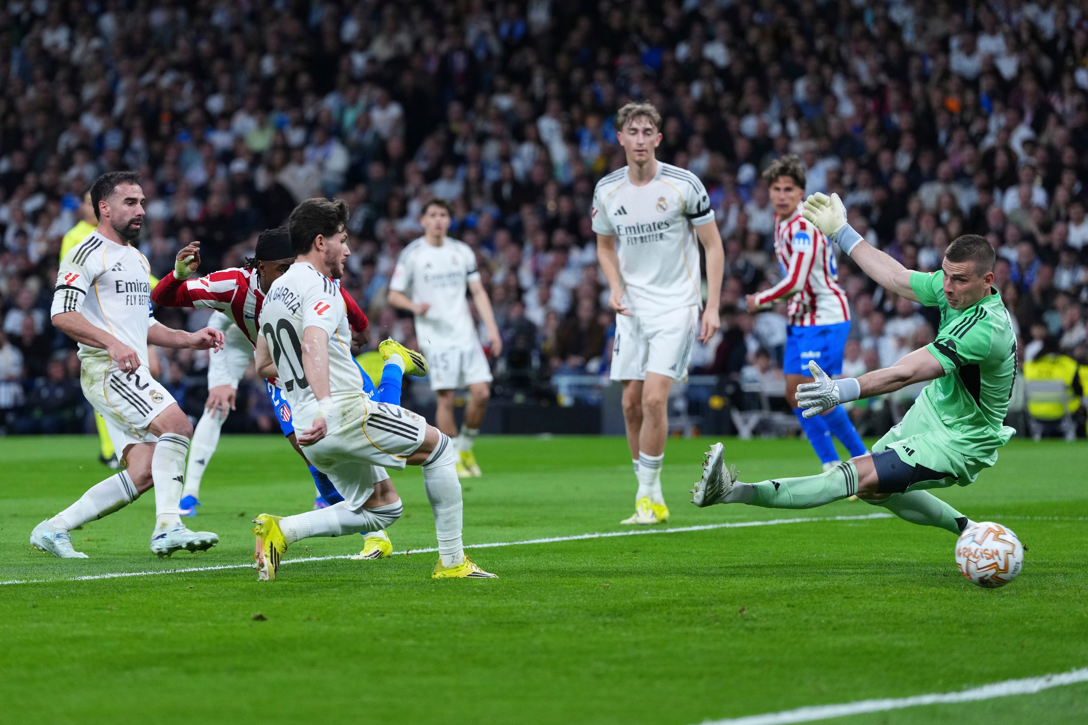 Imagine Stire Real Madrid - Atletico Madrid 0-1, ACUM, pe DGS 1. GOOOL! Lookman a deschis scorul pe Bernabeu! Derby de foc în capitala Spaniei | 2review.ro
