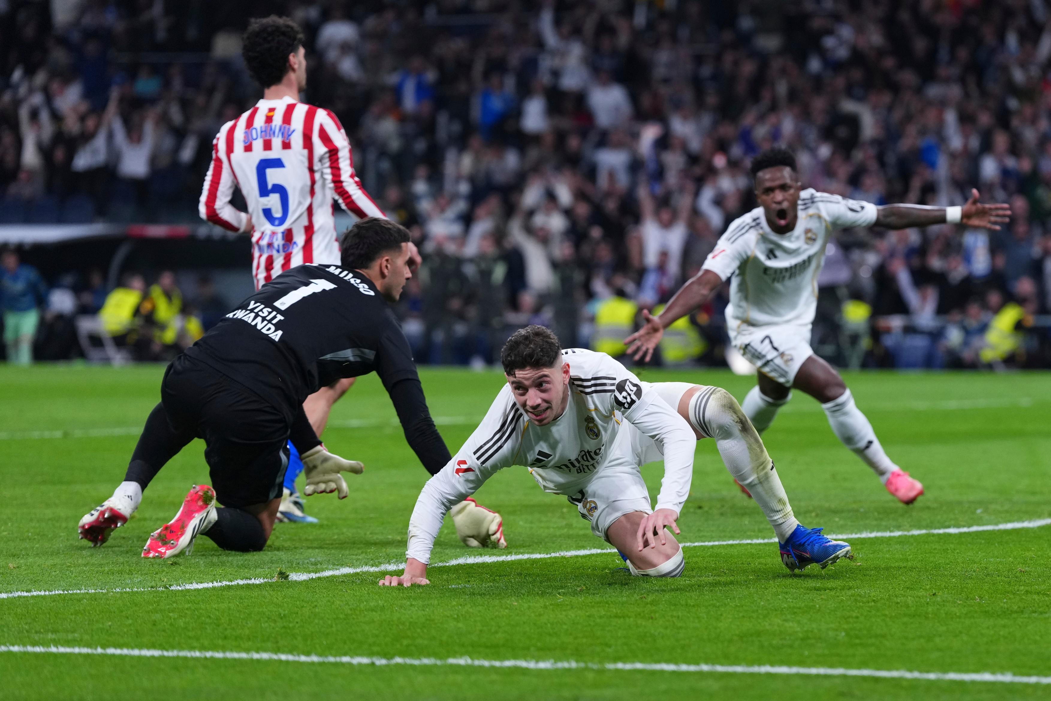 Real Madrid - Atletico Madrid 3-2. Victorie mare pentru ”Galactici”! Show total pe Bernabeu în derby-ul din capitala Spaniei