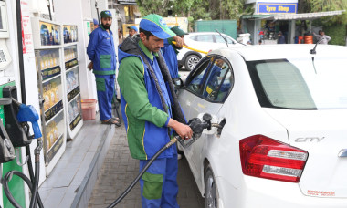 Oil prices jump in Pakistan amid rising tensions in Middle East
