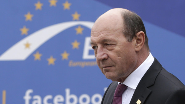Traian Băsescu a fost convins și a dat banii: ”El l-a păcălit pe șacalul ăsta de Băsescu! Genial”