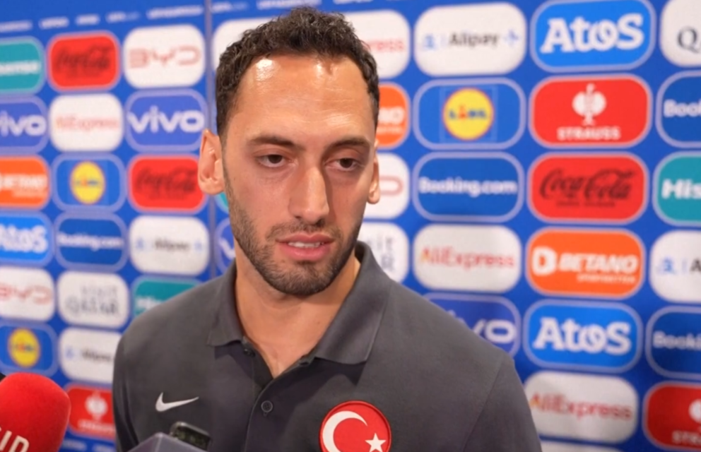 Hakan Calhanoglu i-a ”făcut statuie” lui Mircea Lucescu, după Turcia - România 1-0: ”El a creat echipa asta!”