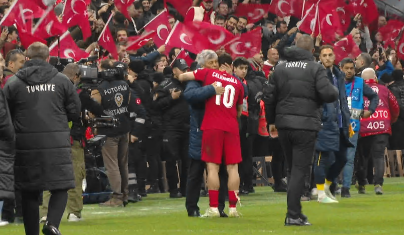 Imagine Stire Ultimul MULȚUMESC! Calhanoglu și Lucescu au oferit imagini emoționante acum 12 zile | 2review.ro