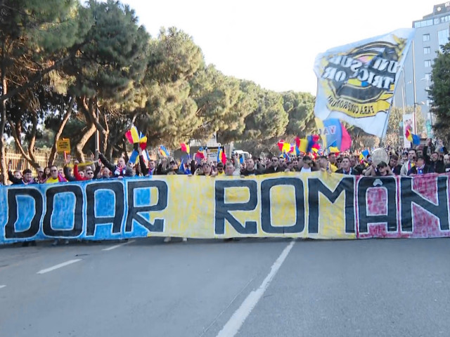 Suporterii români au umplut Piața Taksim