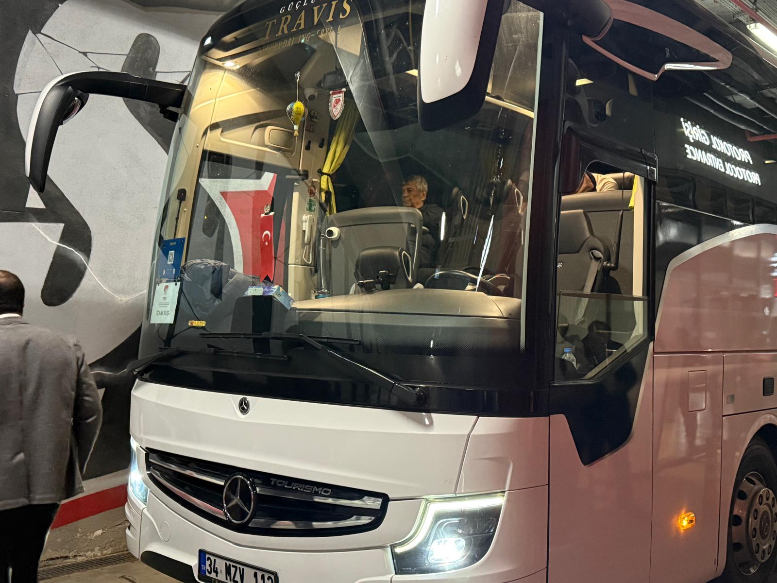 Mircea Lucescu, singur în autocar după Turcia - România 1-0. Avem selecționer pentru meciul cu Slovacia