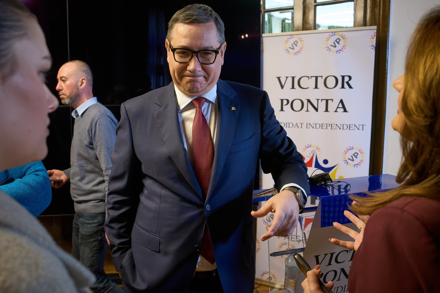 Surprins cu tricoul Turciei pe sub cel al României, Victor Ponta a reacționat rapid