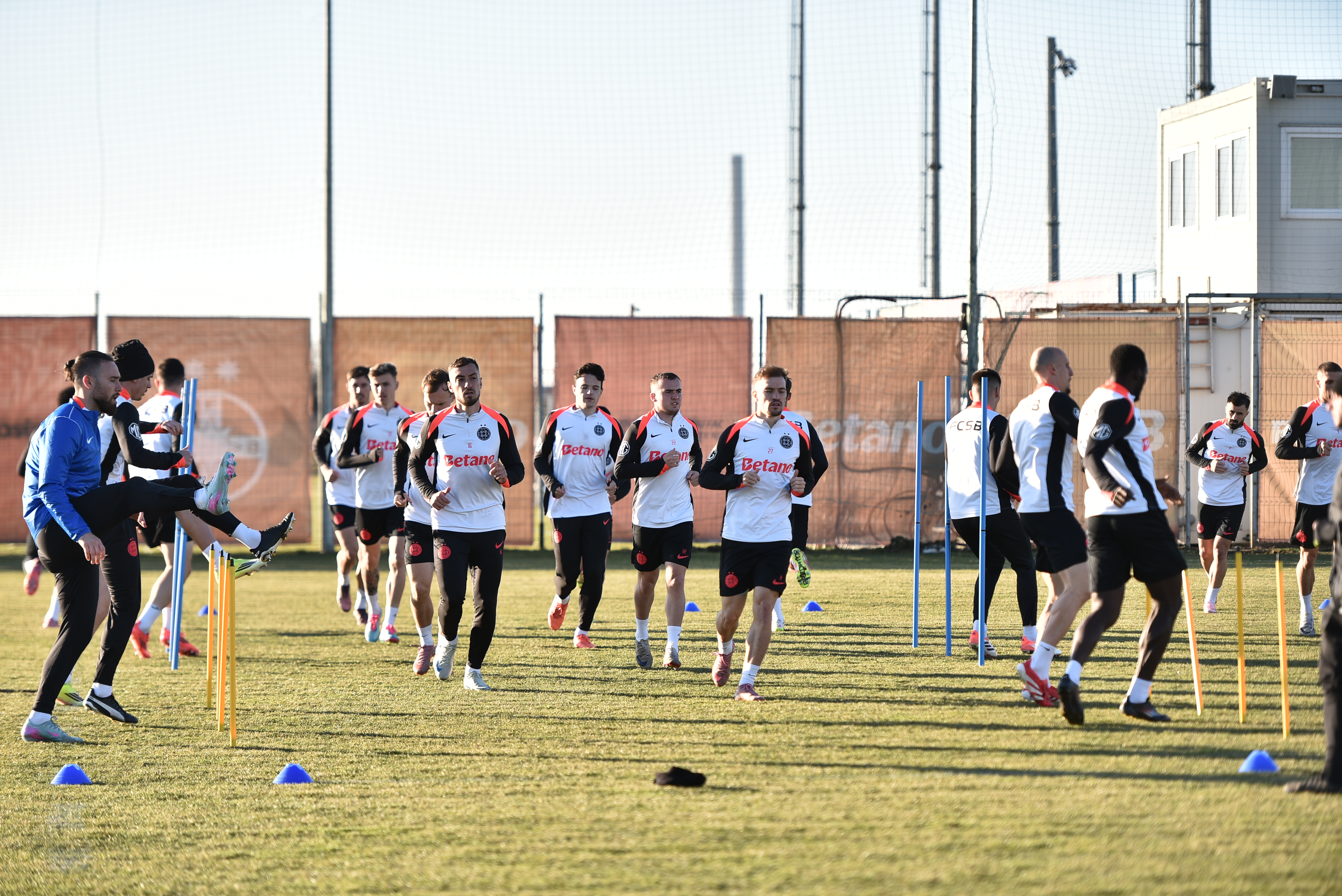 Imagine Stire Un fotbalist de la FCSB s-a operat, înaintea meciului cu Botoșani! Cum a apărut la antrenamente | 2review.ro