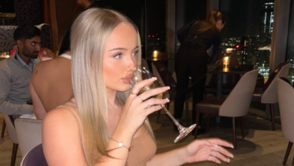 La 20 de ani, a dat marea lovitură, dar părinții au lăsat-o fără cuvinte: au jignit-o crunt și au renegat-o! ”Dezgustător”