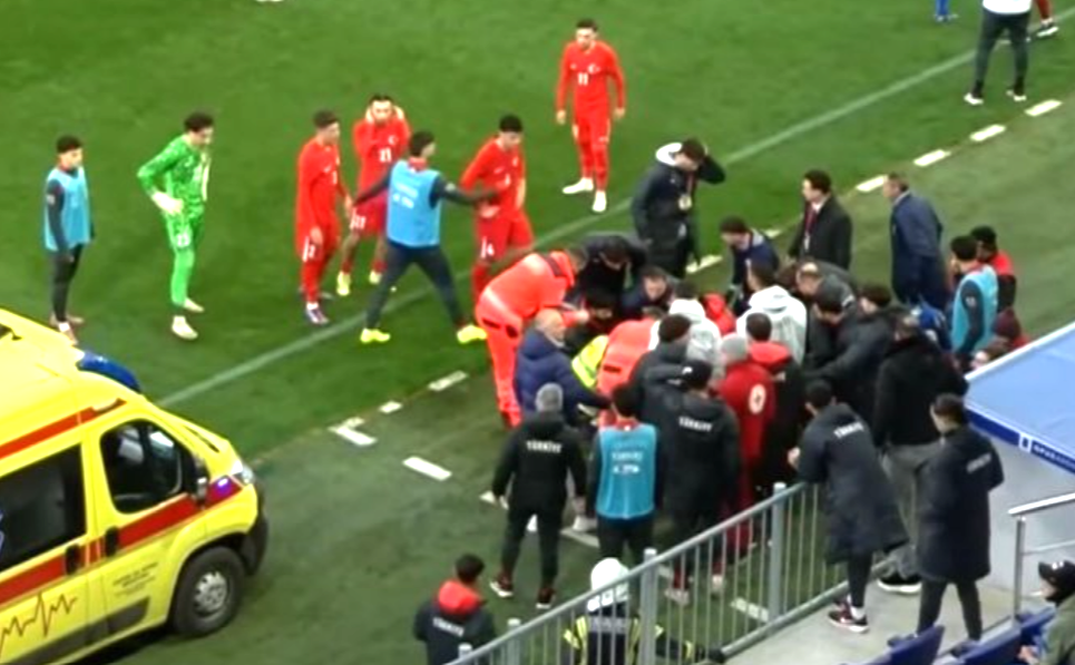 Imagine Stire Scene dramatice: Croația - Turcia, oprit în minutul 34! Selecționerul oaspeților, dus de urgență la spital | 2review.ro