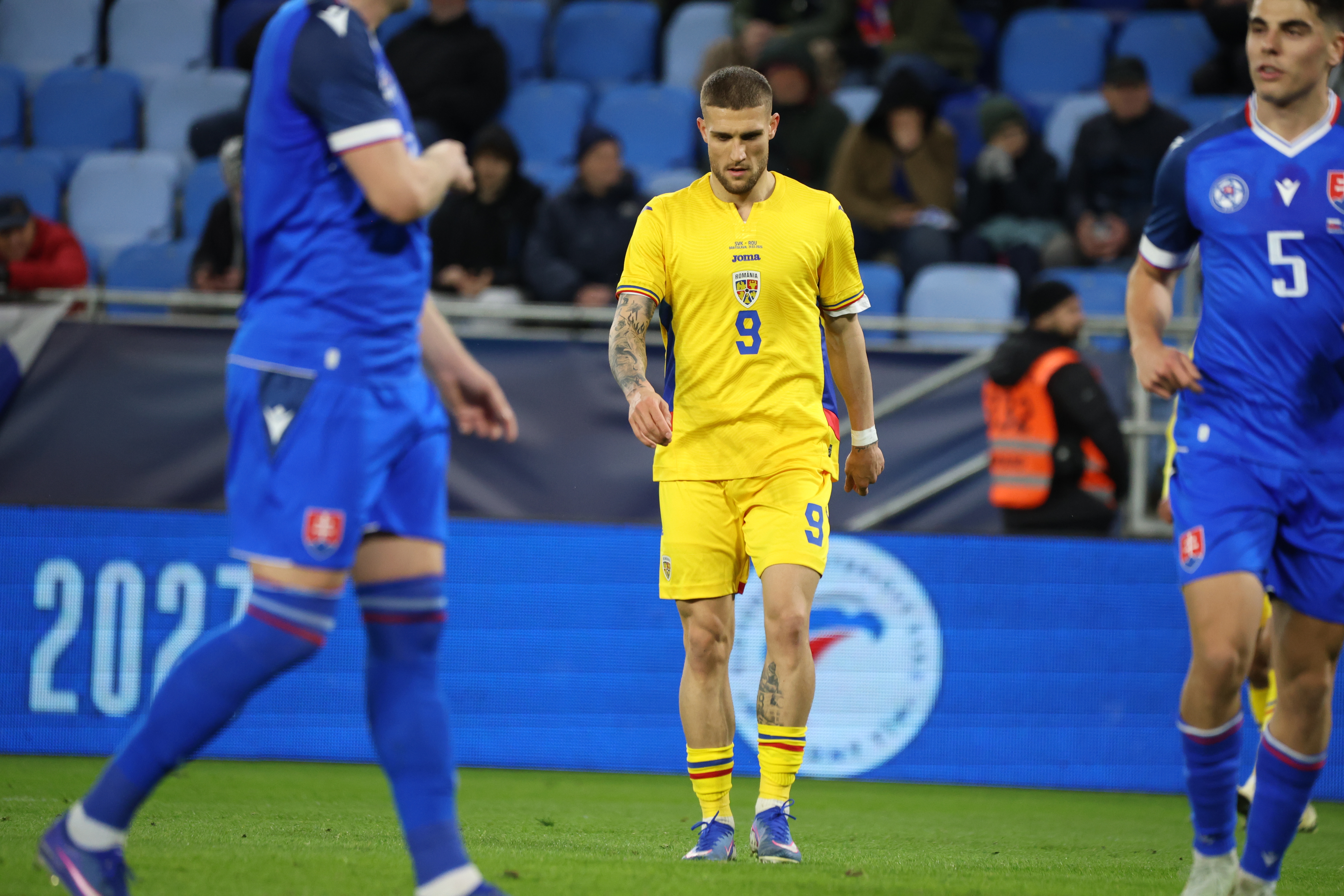 Imagine Stire Slovacia - România 2-0 | Tricolorii, eșec rușinos la Bratislava! Autogol Bîrligea și gafă uriașă făcută de Aioani | 2review.ro
