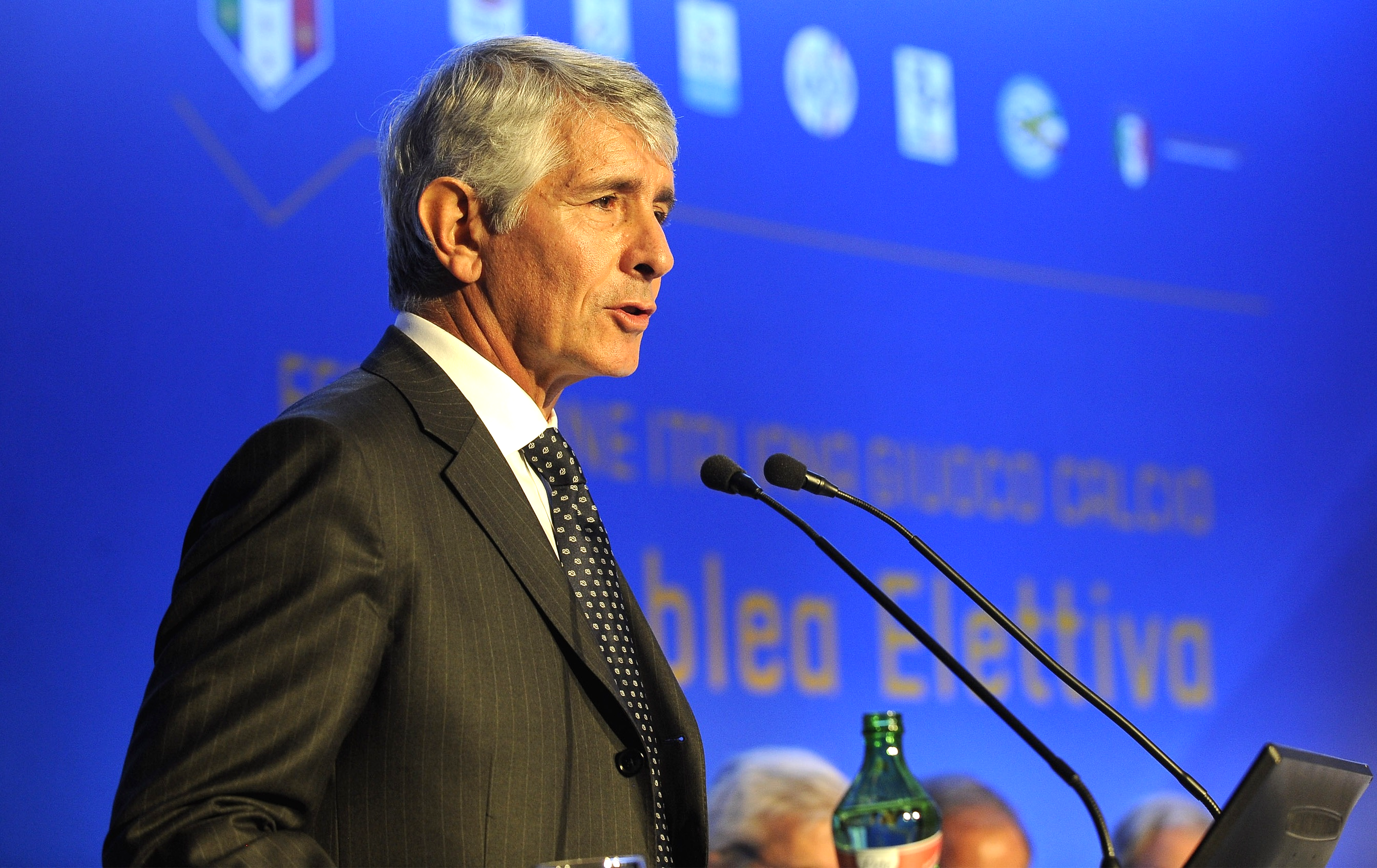 Imagine Stire Fără precedent! Ministrul Sportului i-a cerut public să plece, după eșecul istoric de la Cupa Mondială | 2review.ro