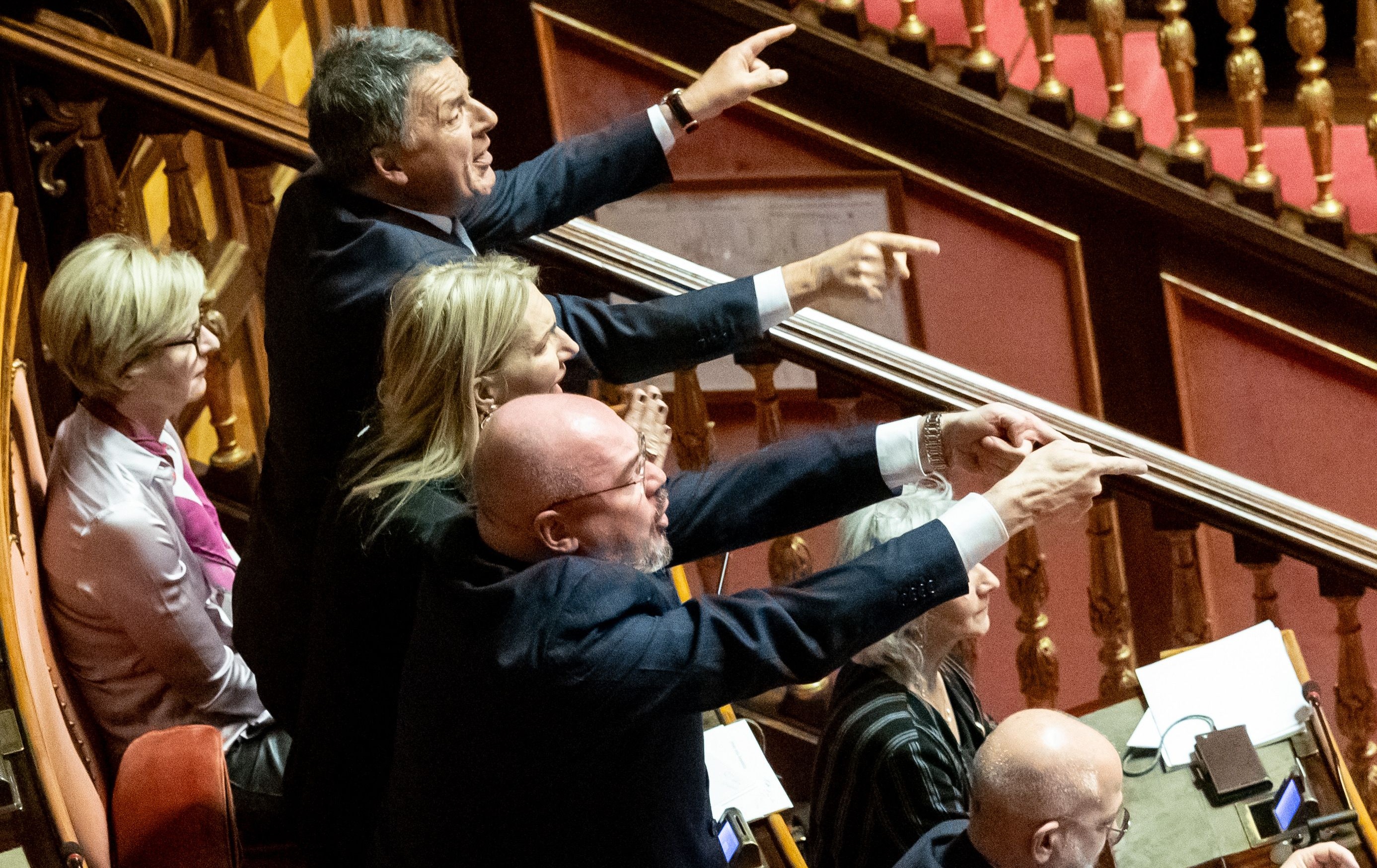 Imagine Stire Furtună în Senat! S-a cerut demiterea președintelui, după încă o Cupă Mondială văzută la televizor | 2review.ro