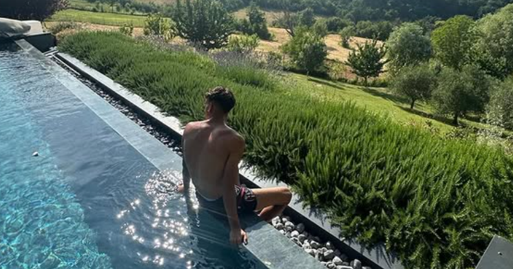 Imagine Stire A rupt tăcerea după ratarea calificării la Mondial și ”a dat” în toată lumea: ”Dezgustător!” / ”Ar face orice pentru bani” | 2review.ro