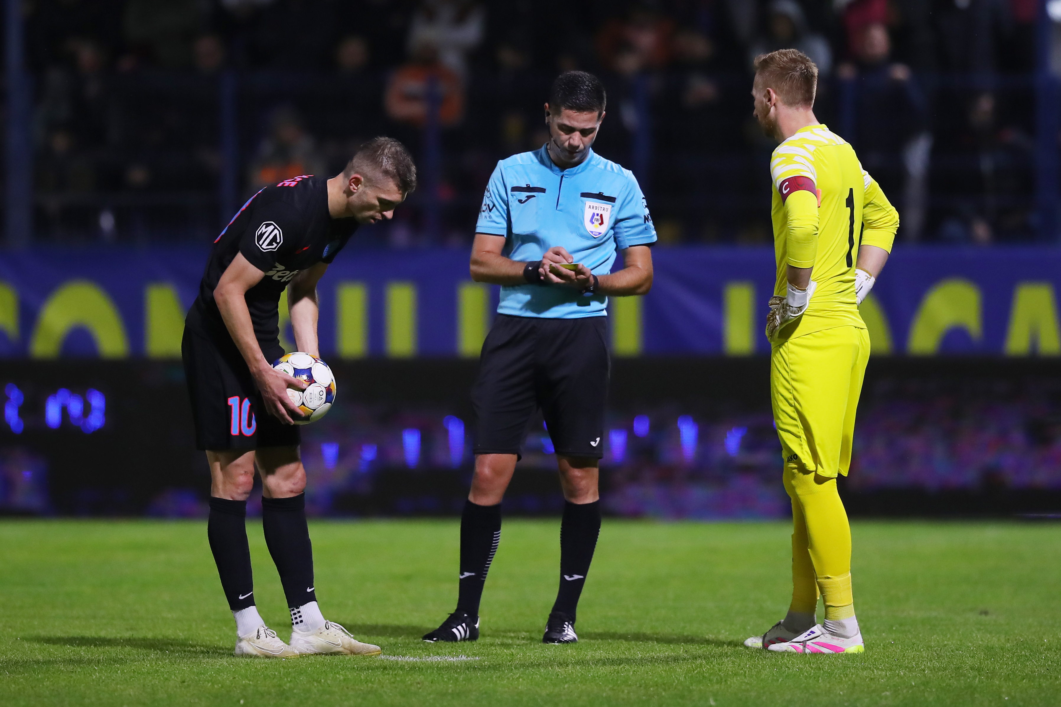 Imagine Stire Neașteptat! Un arbitru din Liga 1 s-a retras în plin sezon și a devenit managerul unui club din play-off | 2review.ro