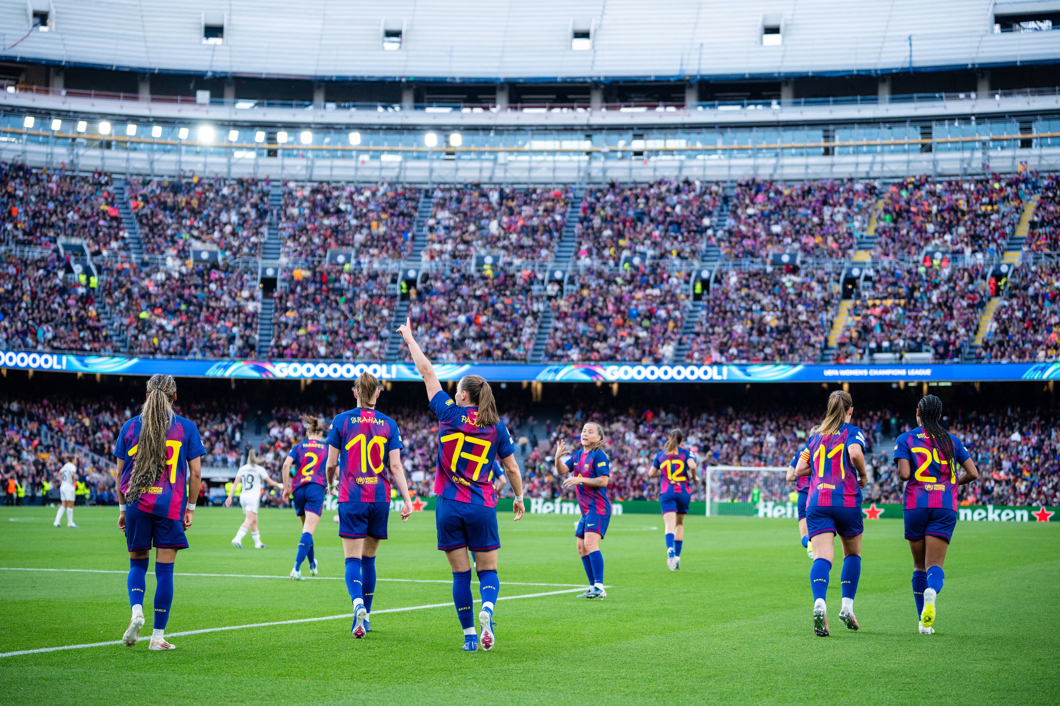 Imagine Stire 12-2! Barcelona ”a spulberat-o” pe Real Madrid | 2review.ro