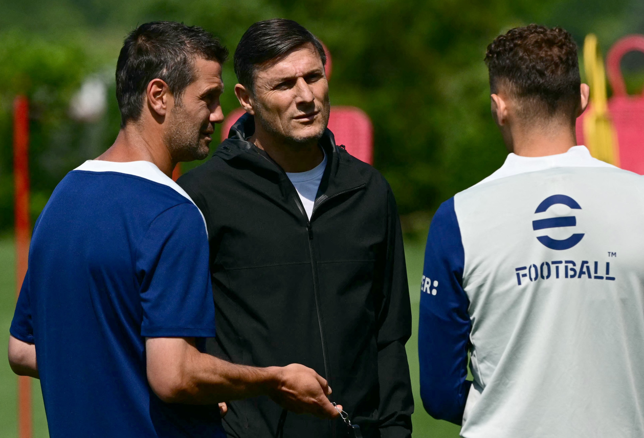 Imagine Stire Cristi Chivu și jucătorii de la Inter au fost băgați în ședință de șefi! Presiune uriașă la Milano | 2review.ro