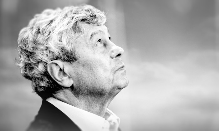 mircea lucescu poza alb negru a murit (3)
