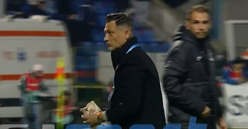 Imagine Stire Mirel Rădoi, ”atacat” de fanii lui Botoșani cu hârtie igienică! Radu Naum, reacție categorică | 2review.ro