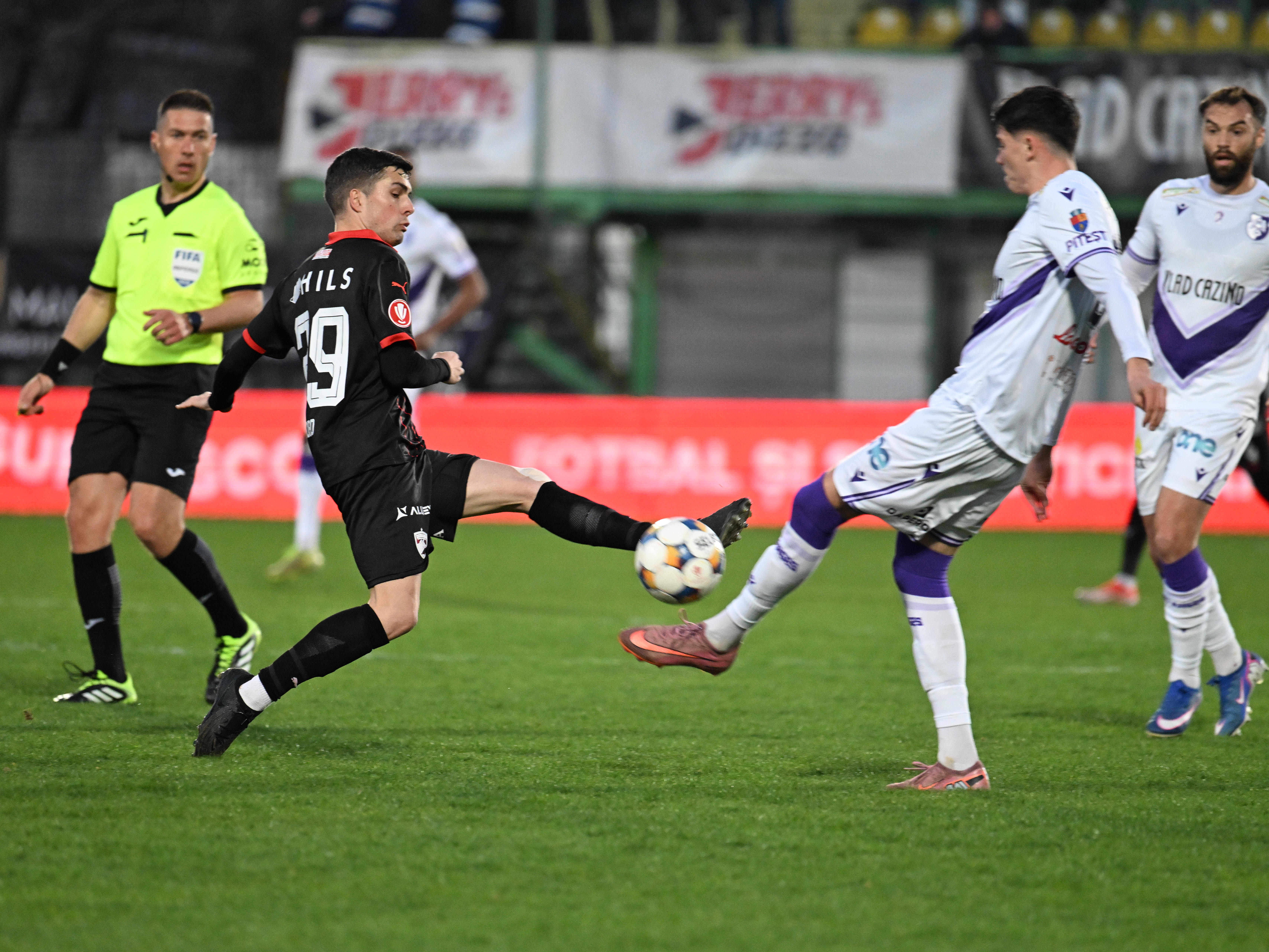 Imagine Stire FC Argeș - Dinamo 1-0, ACUM, pe Digi Sport 1. Posesie sterilă pentru ”Haită”! Piteștenii, mai pragmatici | 2review.ro