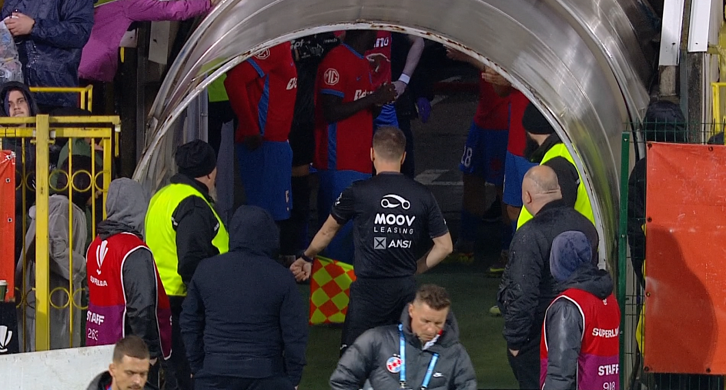 Imagine Stire Rădoi a întârziat startul reprizei a doua degeaba! ”A părut că ne-am văzut prima oară” | 2review.ro