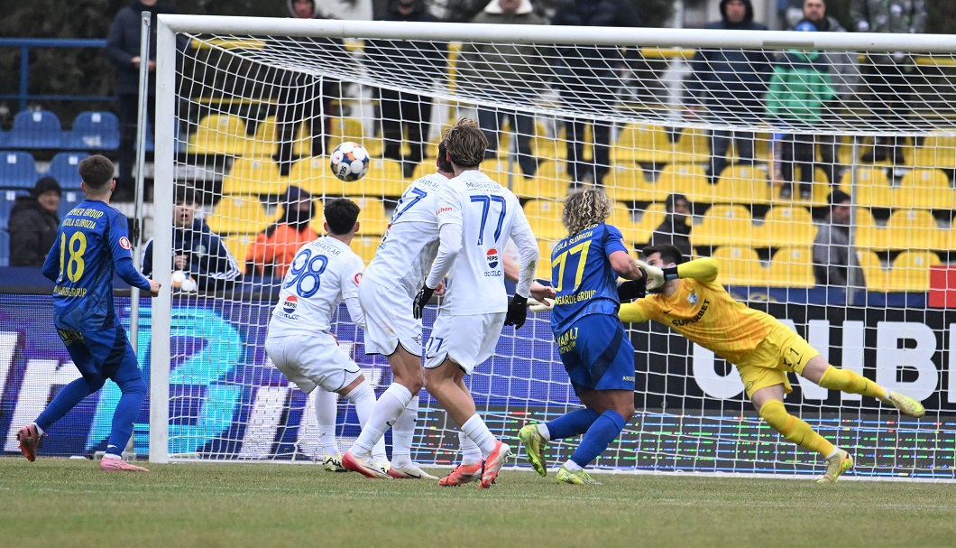 Imagine Stire Farul - Unirea Slobozia Live Video 17:00 | Disperată nevoie de puncte | 2review.ro