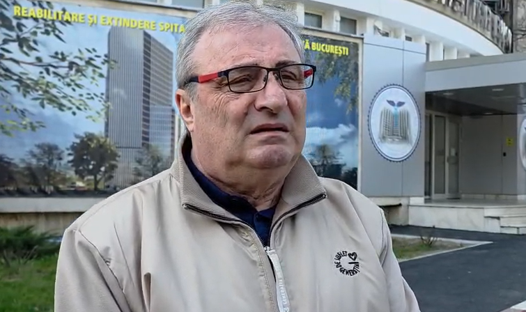 Imagine Stire Mihai Stoichiță, dărâmat după ce l-a vizitat pe Mircea Lucescu. Antrenorul e în comă indusă la ATI: ”Nu răspunde la nimic” | 2review.ro