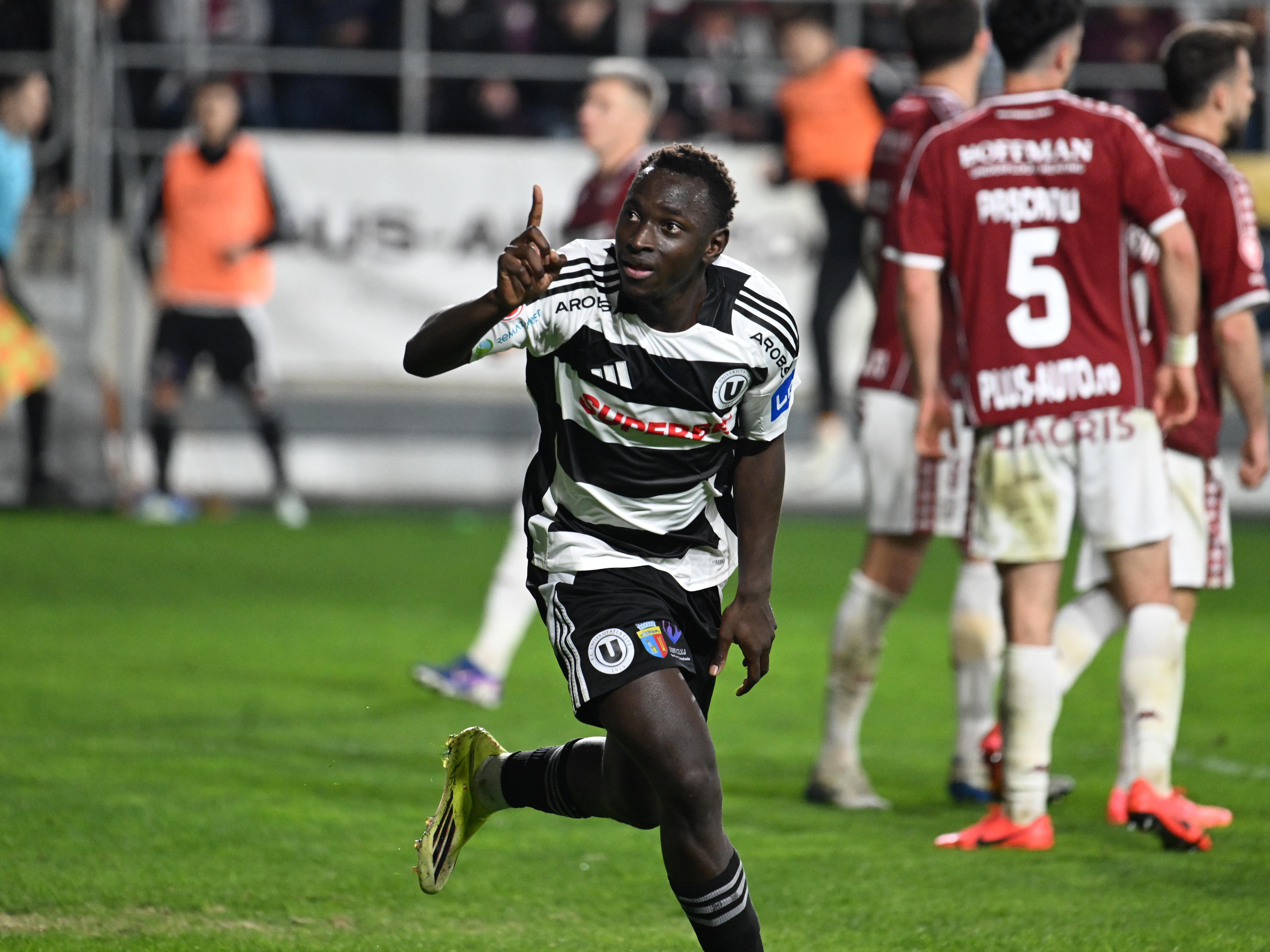 Imagine Stire Rapid - U Cluj 1-2 | Ardelenii au întors scorul și s-au distanțat în fruntea SuperLigii | 2review.ro