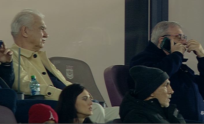 Imagine Stire Scaunul lui Mircea Lucescu, lăsat gol: imagini emoționante din Giulești, de la Rapid - ”U” Cluj | 2review.ro