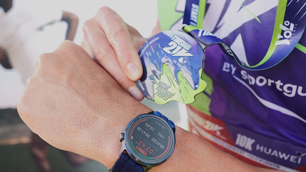 Imagine Stire (P) Canotorul Marian Enache a testat noul HUAWEI WATCH GT Runner 2 la un semi-maraton | 2review.ro