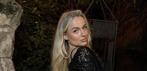 Imagine Stire Renegată și jignită de propriii părinți, a luat o decizie la care nu se aștepta nimeni. Are doar 20 de ani | 2review.ro