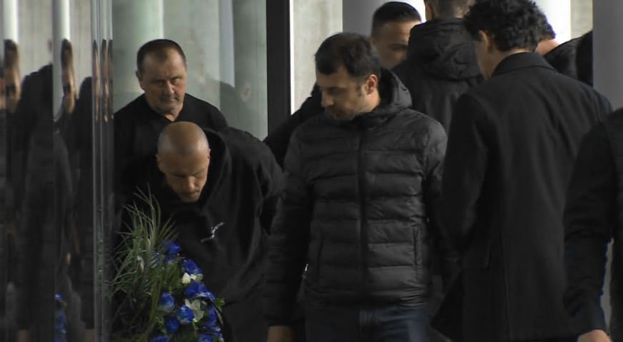 Imagine Stire Cu cine a apărut Vlad Chiricheș la Arena Națională, la sicriul lui Mircea Lucescu | 2review.ro