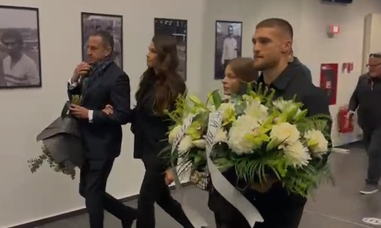 Imagine Stire Daniel Bîrligea a putut rosti doar 8 cuvinte, după ce a fost la catafalcul lui Mircea Lucescu | 2review.ro