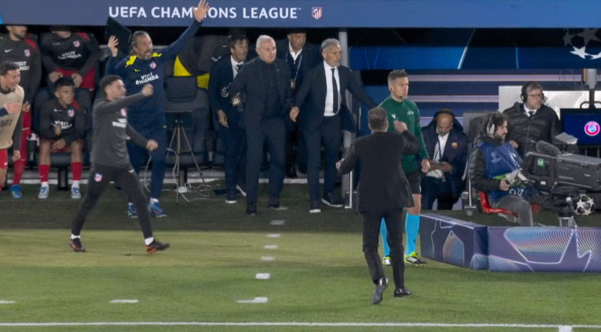 Imagine Stire Diego Simeone a ”explodat” după ce a văzut decizia lui Istvan Kovacs din Barcelona - Atletico! VAR-ul a intervenit imediat | 2review.ro