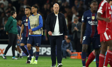 Paris, France. 08th Apr, 2026. Liverpool Manager Arne Slot [NED] dejected after losing during the Paris Saint-Germain v Liverpool UEFA Champions League Quarter-Final, 1st Leg match at Parc de Princes, Paris, France on 8 April 2026 Credit: Ian Stephen/Ever